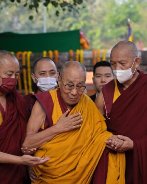 Tenzin Gyatso Instagram - Pilgrimage to Mahabodhi Temple in Bodhgaya, Bihar, India on December 16, 2023. #dalailama #bodhgaya #pilgrimage