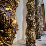 Ter Instagram - Este verano se abre el nuevo museo de Patrimonio Nacional @patrimnacional en Madrid👀 es un museo ppPPPRECioso, tiene cuadros de Velázquez, Caravaggio, tapices enormes con frutitas cosidas, carruajes del siglo XIX, relojes dorados, incluso esculturas de varios metros de altura ✨ Se llama la Galería de Colecciones Reales @galeriacoleccionesreales y está al lado de la Catedral de la Almudena. Es un edificio maravilloso diseñado por Tuñón y Mansilla (que por cierto, fueron profesores míos en la uni 😯😯😯 y nos llevaron a ver este edificio cuando todavía estaba en obras! :O) La cuestión es que AHORA la Galería sortea 5 entradas dobles para que la podáis visitar antes de su inauguración!!😍 Os harán una visita guiada a solas, como me hicieron a mí (estas fotos son de esa visita, mi parte favorita fue cuando levantamos la protección del caballo de Velázquez... que no tiene a nadie encima! hay hipótesis de que lo dejó pintado para, en caso de que le pidieran urgentemente un retrato ecuestre, tener parte del trabajo hecho a falta de añadir al jinete. Velázquez siendo icónico como siempre) Los requisitos para participar en el sorteo son: 1️⃣ Seguir a las cuentas de @galeriacoleccionesreales @patrimnacional y @tercosmicqueen 2️⃣ Dar a "Me gusta" en esta publicación. 3️⃣ Mencionar a la persona con la que te gustaría ir a la visita. 4️⃣ Puedes ganar una participación extra si lo compartes en tus stories. El sorteo se cierra el jueves 25 de mayo (incluido). El viernes 26 de mayo, la Galería publicará los nombres de los ganadores en sus redes sociales💖