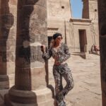Tere Kuster Instagram - Hoy fuimos al templo de Philae - Dedicado a Isis, diosa del amor. Es una belleza artística inexplicable. Está ubicado en una pequeña isla a la que solo se puede acceder en barco. Lo potente de la historia de nuestros ancestros y la belleza de los lugares que conservan esa magia de lo que fué, es alucinante .