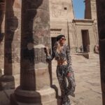 Tere Kuster Instagram - Hoy fuimos al templo de Philae - Dedicado a Isis, diosa del amor. Es una belleza artística inexplicable. Está ubicado en una pequeña isla a la que solo se puede acceder en barco. Lo potente de la historia de nuestros ancestros y la belleza de los lugares que conservan esa magia de lo que fué, es alucinante .
