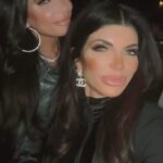 Teresa Giudice Instagram – Love spending time my beautiful friends during the holiday season ❤️🎄 #holidayseason #nyc #santababy