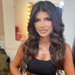 Teresa Giudice Instagram - A real pinch me moment today on set of #RHONJ with @teresagiudice. Thank you for trusting me with your beautiful face! 🤍 Makeup: @looksbykatiness Hair: @lina_kidis #realhousewivesofnewjersey #teresagiudice #njmakeup #celebritymakeup