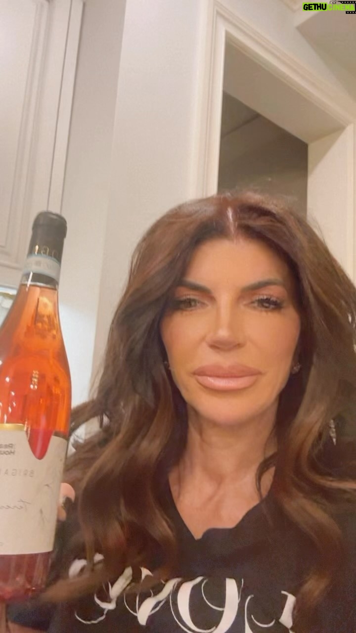Teresa Giudice Instagram - Philly! I’ll be at @sinphiladelphia tomorrow February 10th tasting @brigantiwines Hope you can join me! #phillyevents #meetandgreet #winetasting #philadelphia #brigantiwines #sinphiladelphia #phillypa #girlsnightout #rhonj