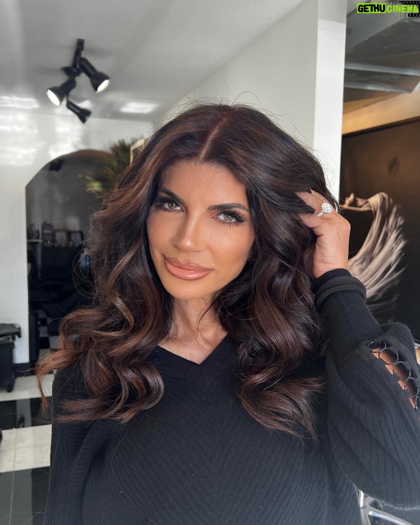 Teresa Giudice Instagram - We like our brunette’s rich. 🤎🤑