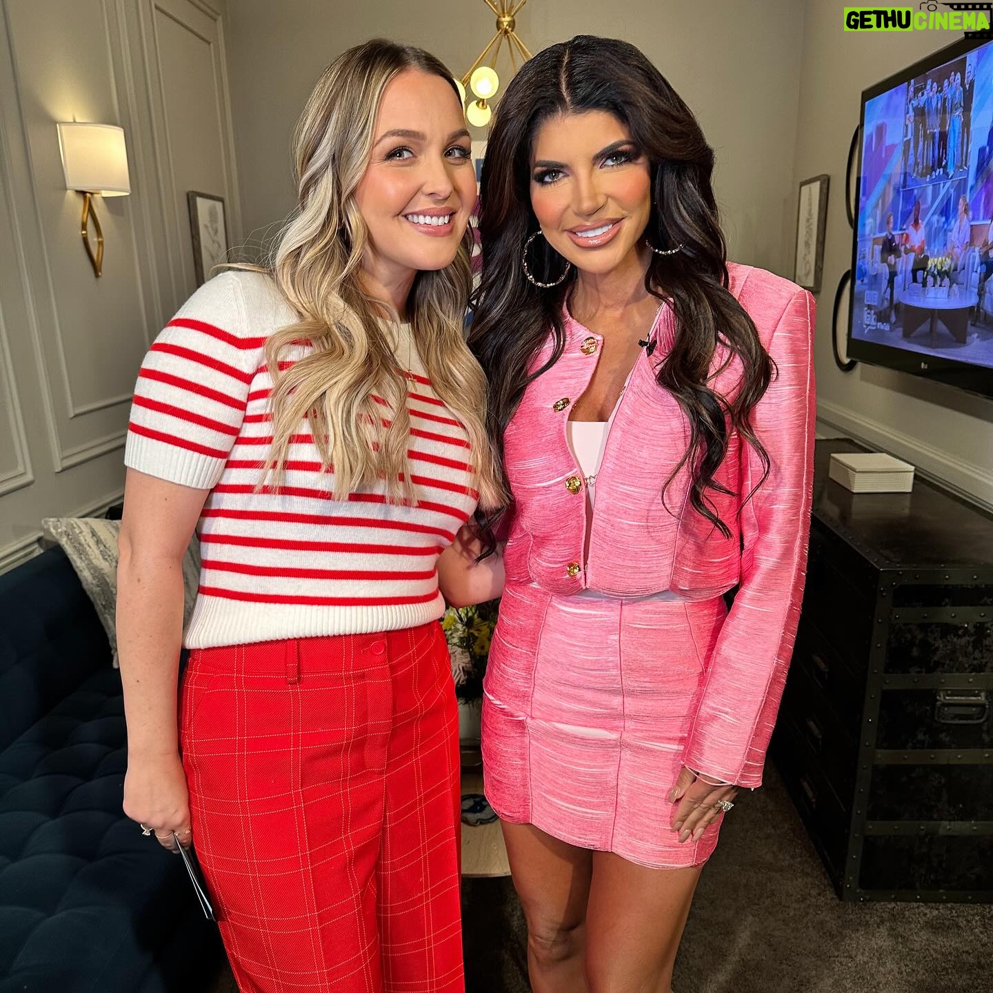 Teresa Giudice Instagram - We’ve come a long way since first meeting at Watch What Happens Live, @mrjerryoc! Thanks to you and @camillaluddington for having me on @thetalkcbs! Love, love, love you both so much! 🩷