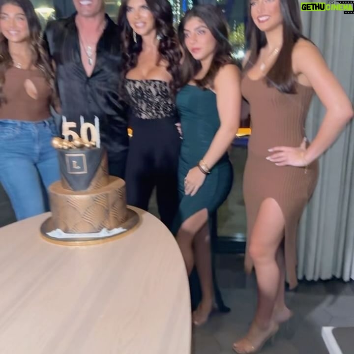 Teresa Giudice Instagram - Happy 50th Birthday my Love @louiearuelas β€οΈππΎπππ₯³ Lovvvvvve you π @theballoonboss @palermos.bakery