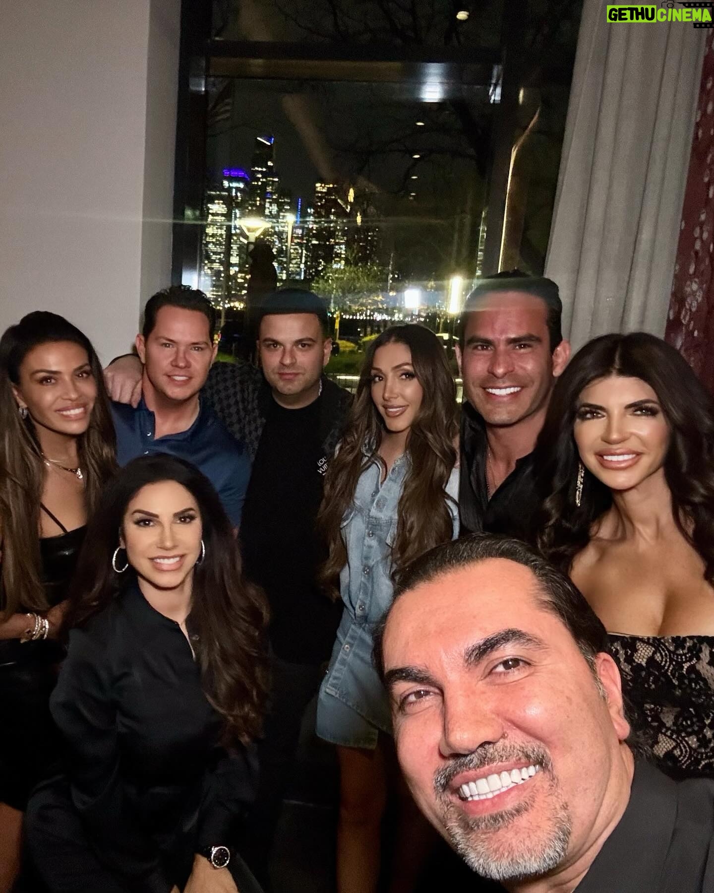 Teresa Giudice Instagram - Happy 50th Birthday my Love @louiearuelas β€οΈππΎπππ₯³ Lovvvvvve you π @theballoonboss @palermos.bakery