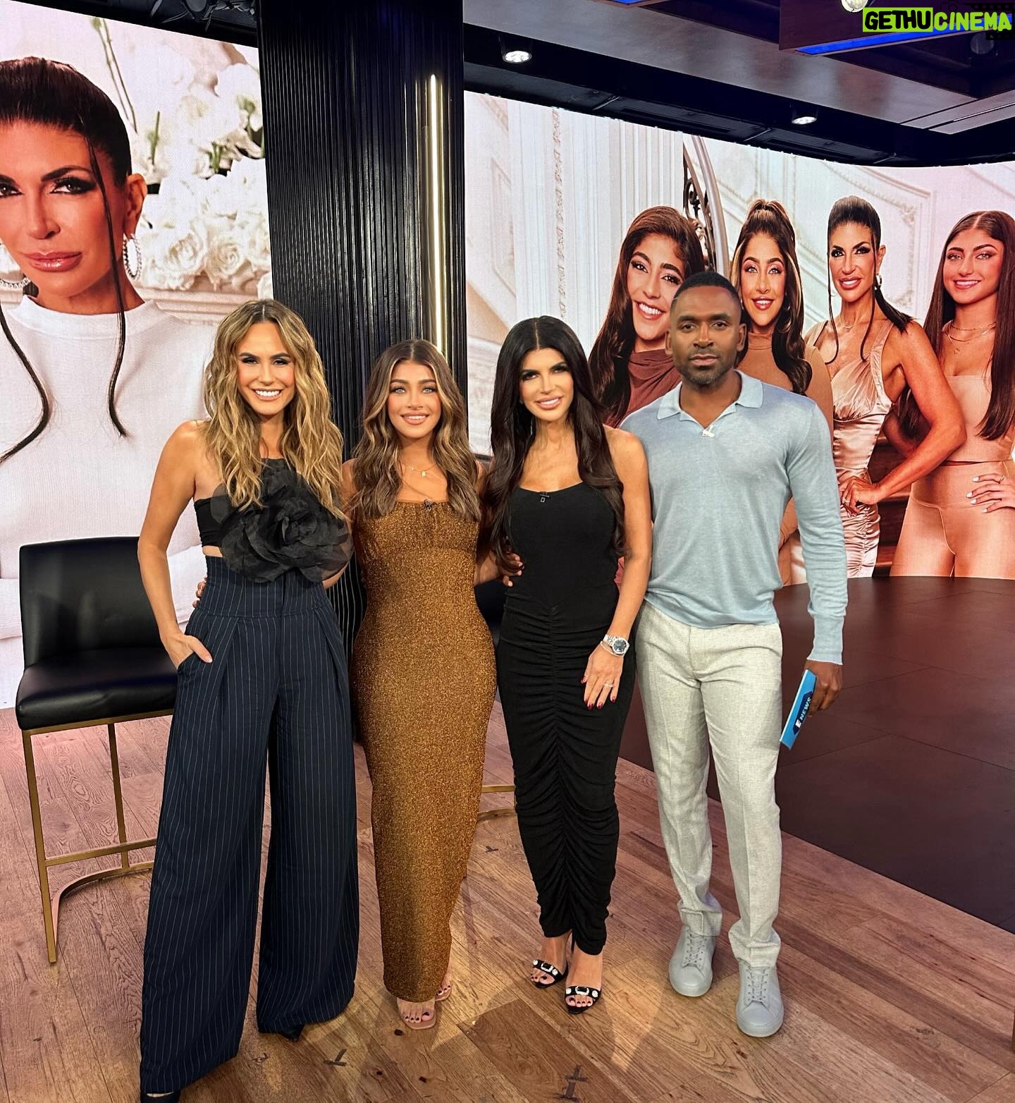 Teresa Giudice Instagram - Catch us tonight at 11pm everywhere on @enews with @justinasylvester and @keltie!! Shop our dresses in the SHEINxGiudiceGirls collection!