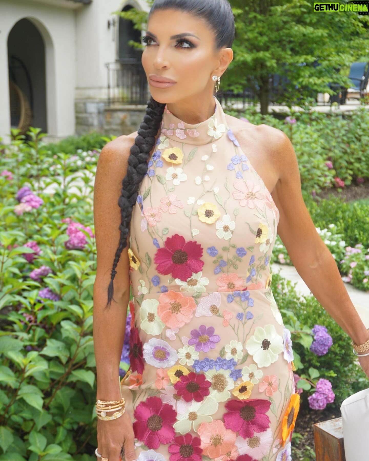 Teresa Giudice Instagram - It’s the Tre that keeps on growing! Tune in tonight at 8 PM EST for the season premiere of RHONJ💕💐