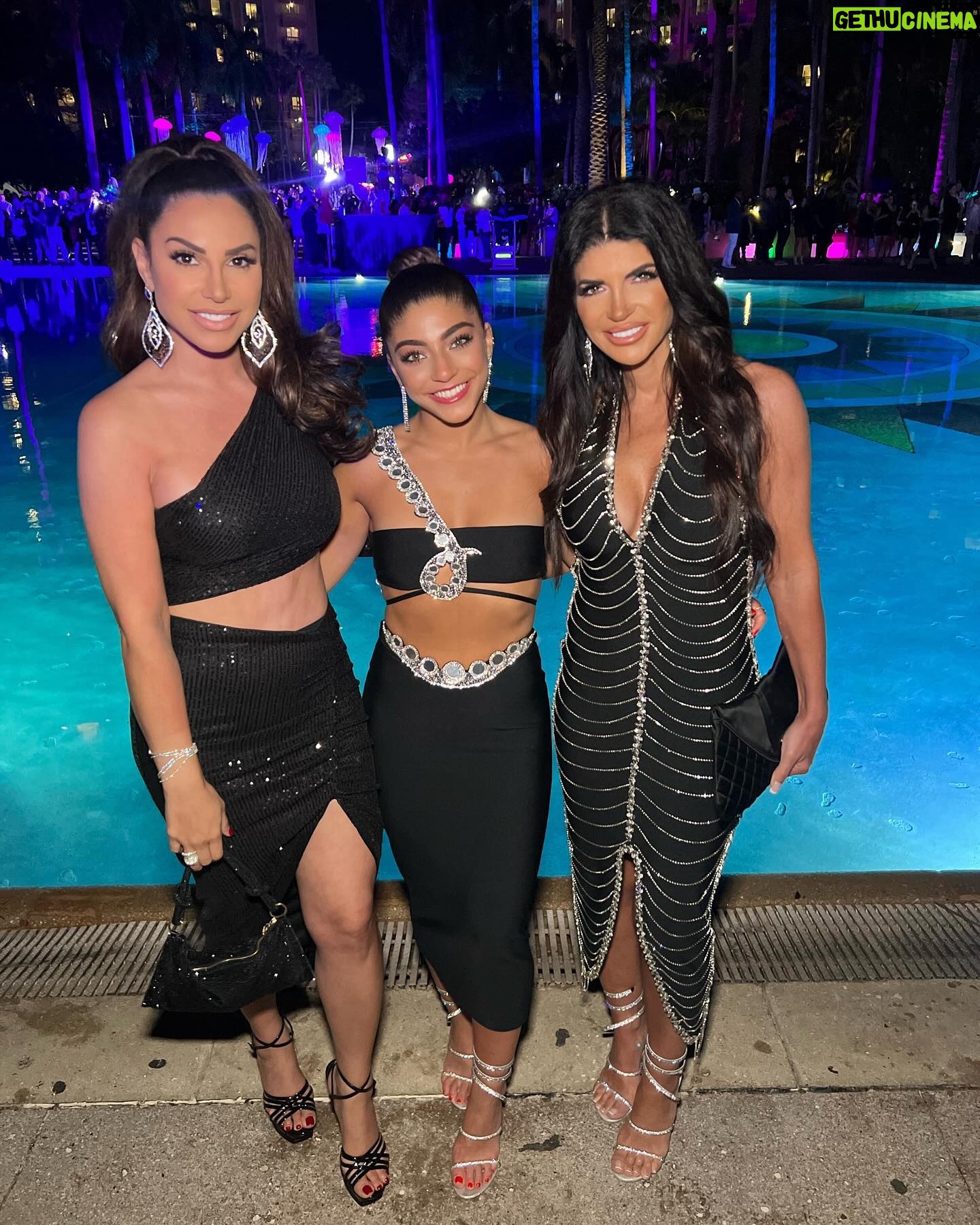 Teresa Giudice Instagram - Let’s get Lost in Paradise 🏝️ #paradise #famiglia #fireworks 💕