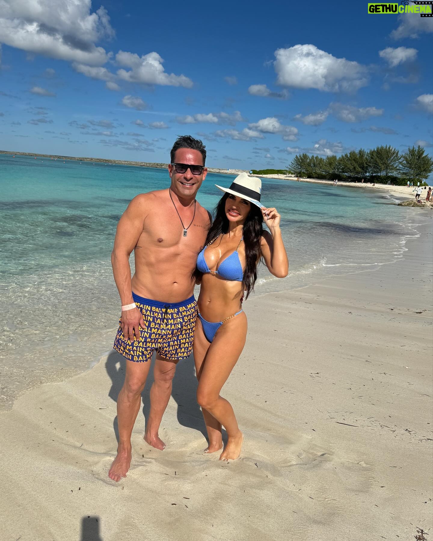 Teresa Giudice Instagram - Let’s get Lost in Paradise 🏝️ #paradise #famiglia #fireworks 💕