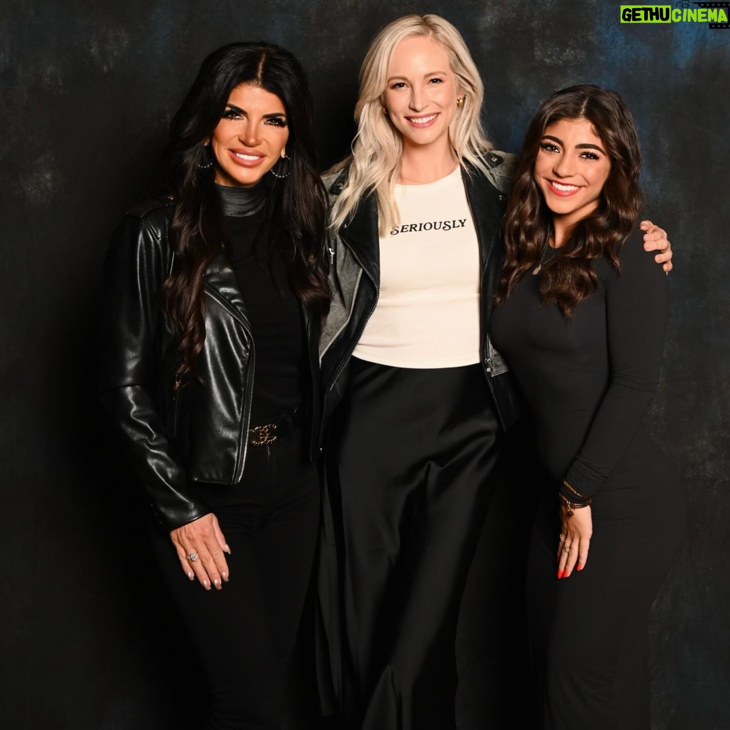 Teresa Giudice Instagram - Great meeting you @candiceking thank you for being so lovely 🥰 #vampirediaries #mysticfalls @epiccons