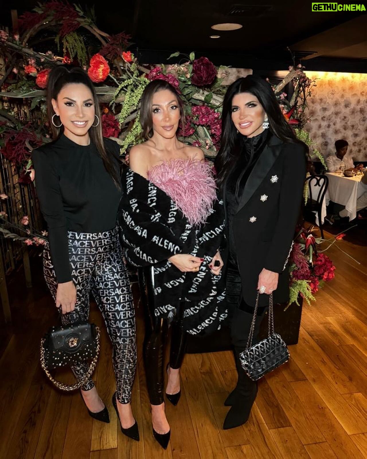 Teresa Giudice Instagram - Love spending time my beautiful friends during the holiday season ❤️🎄 #holidayseason #nyc #santababy