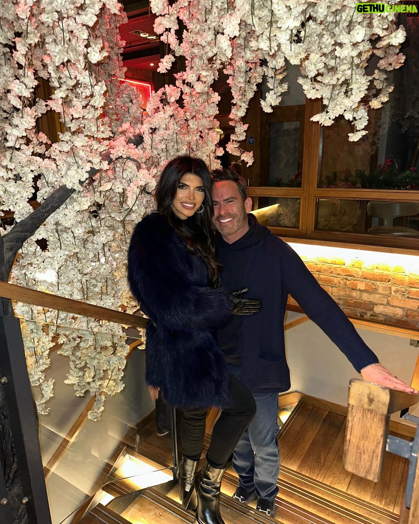 Teresa Giudice Instagram - Feeling the Chritmas spirit in Dublin, Ireland 🇮🇪 #dublin #mylove #christmaslights🎄