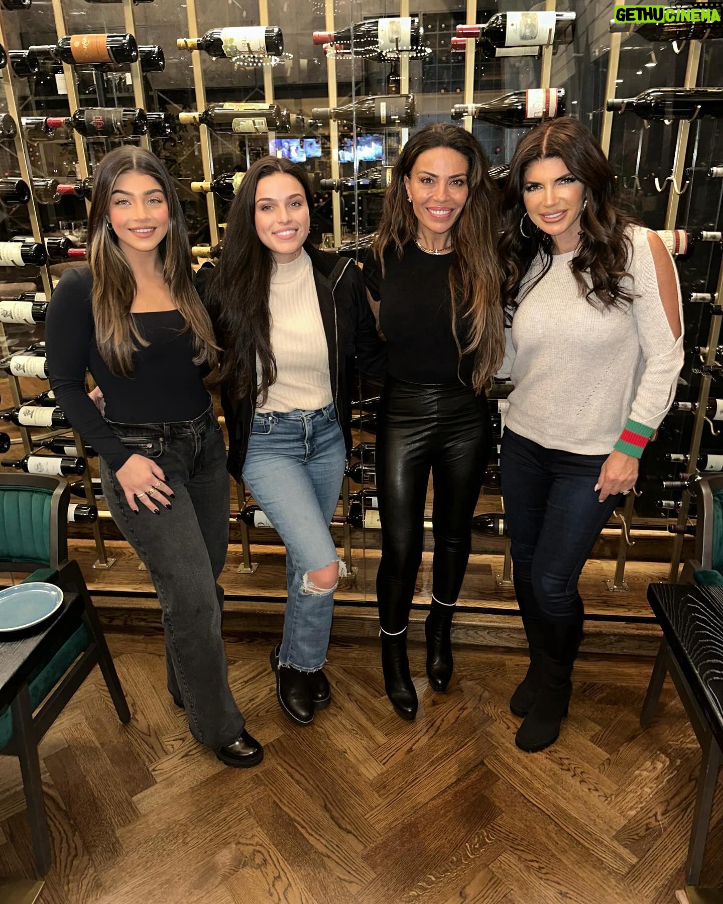 Teresa Giudice Instagram - Galentines night with our girls 🩷💕🥰 #girlnightout #daughters #galentines