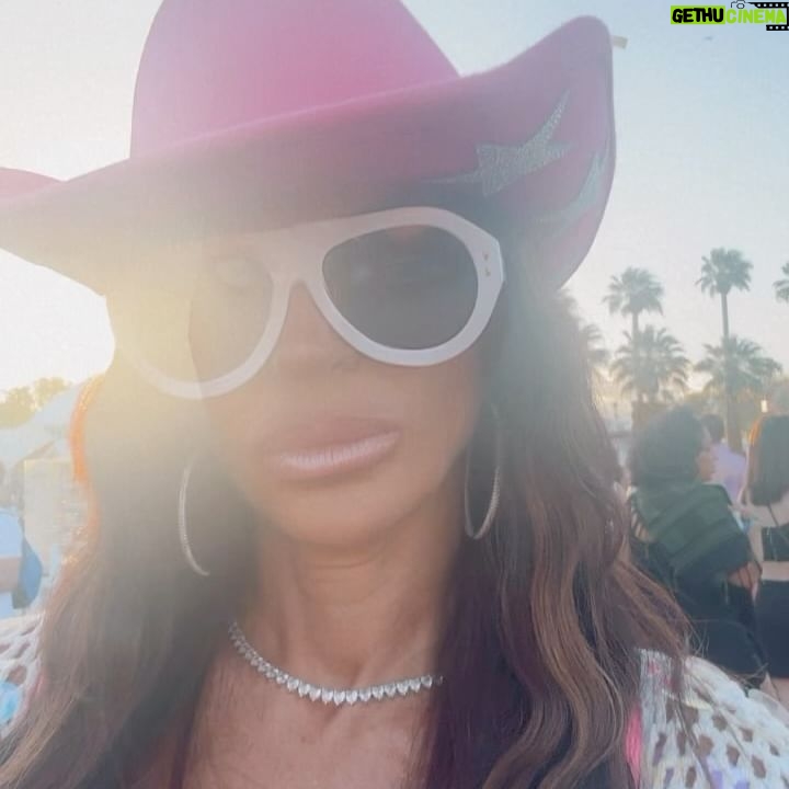 Teresa Giudice Instagram - Coachella 🎡 #Coachella #vinivia #doitlive @vinivia.live
