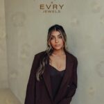 Teresa Giudice Instagram - I am SO PROUD of my Gia and her new collab with @evryjewels. Gia, your Voice of the Jaguar necklace is stunning and the message you have behind it is even more beautiful. I’m so so proud of you @_giagiudice. Everyone support Gia and buy this necklace — it’s the perfect gift for all of the young women in your life! Link in my bio ❤️❤️❤️