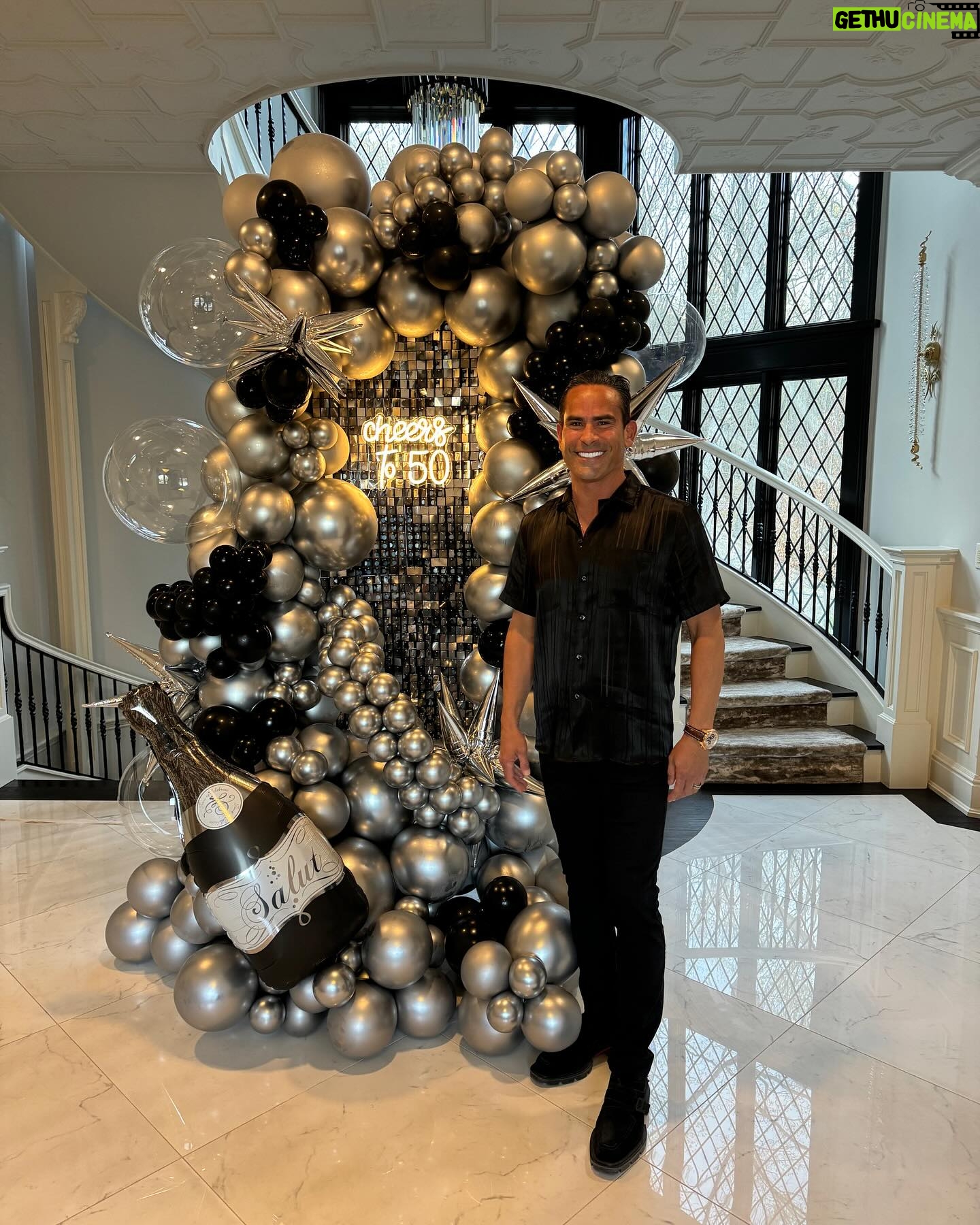 Teresa Giudice Instagram - Happy 50th Birthday my Love @louiearuelas β€οΈππΎπππ₯³ Lovvvvvve you π @theballoonboss @palermos.bakery