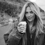 Teresa Palmer Instagram – Just a little candid @marieclaireau shoot bts from my friend @victoriabaron who also doubles as a photographer between her prolific makeup-ing 🌙✨