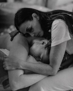 Teresa Palmer Instagram - What a special gift to be given the privilege to post these captivating images of @rumerwillis in her most vulnerable and powerful moments, as she transitioned into motherhood. She talks about her experience birthing her daughter this week on our podcast and it’s such a beautiful, empowering, moving and entertaining share. Listen to @themotherdazepodcast wherever you get your podcasts ❤️❤️ Thank you to this weeks sponsor @needed for powering our episode. You can visit thisisneeded.com and use code MOTHERDAZE for 20% off radically better perinatal supplements!