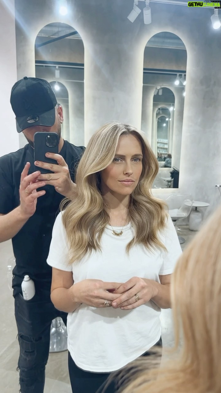 Teresa Palmer - 32.7K Likes - Back to blonde 🔥 @teresapalmer
We have been from copper to honey and now to blonde in the span of 5 months....changing the tones for different roles.
@zohairsalon
All made with @lorealpro powered by metal detox to keep the hair in mint condition..and it is! #teresapalmer #lorealpro