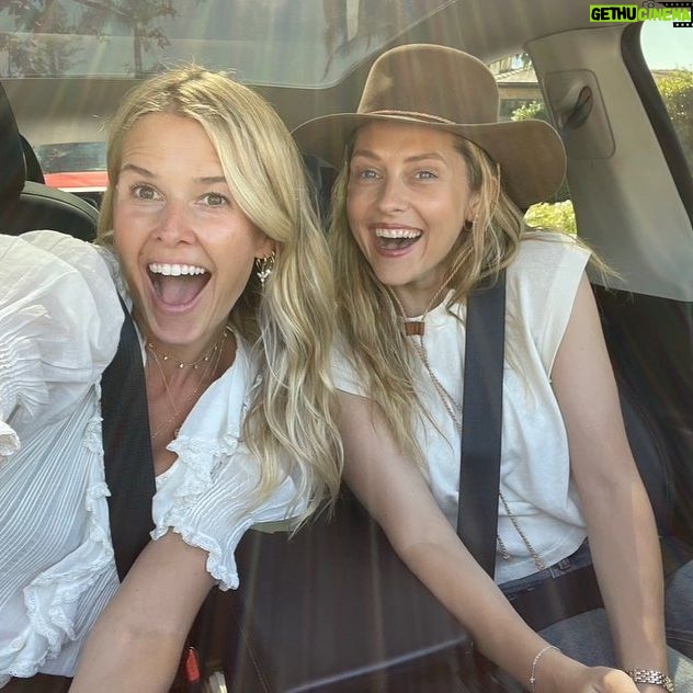 Teresa Palmer Instagram - It’s High Vibes All Round this week on @themotherdazepodcast with the absolute 👸 holistic obgyn Dr Phabillia Afflack of @phabulouscare. @swrightolsen and I called each other after this recording and had an ecstatic freak out!! Dr Phabby is everything you could ever dream of in a care provider and on the pod she walks us through the delicacy of transitioning to motherhood, the emotional & mental prep needed, how to up-level your relationship prior to baby and finding the inner confidence to have an empowered birth. This episode has so much to digest and Dr Phabby is a ray of ☀️! Listen now wherever you get your poddys! #themotherdaze #podcast #pregnancy #baby #motherhood #obgyn