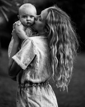 Teresa Palmer Instagram - Just dropping this lil smoosh nugget in your feed. GUYS! Help! I can’t stop thinking about having another baby!!!! (Repeats to self #seasonofwork #seasonofwork #seasonofwork) they say you just “know” when you’re done having kids. Well shit. Did that happen to you?! 

On this weeks episode of @TheMotherDazepodcast we interview @thisisNeeded cofounders & moms Julie Sawaya and Ryan Woodbury, the ultimate dynamic duo, who support families with their innovative approach to nutrition & integrated health, nurturing you along the entire journey of preconception to postpartum. Such an informative ep. All this baby talk is deffo not helping with the baby fever!! 🫠🫠 New episode OUT NOW! Find it wherever you get your poddys ✨✨🌙🌙

(Visit thisisneeded.com and use code MOTHERDAZE for 20% off your first month of radically better perinatal supplements) 📸 @stuartlkerr