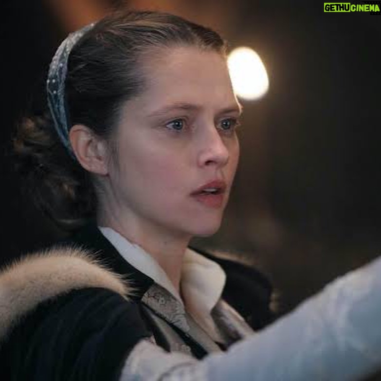 Teresa Palmer Instagram - It’s all becoming very clear to me recently why Dr Diana Bishop came my way, I know it was certainly not by chance and when it brings me to people such as Angel Oracle, Evidential medium and intuitive astrologer Taylor Paige (@angels_and_amethyst) I add it to the long list of reasons why I feel so grateful to have embodied Diana. For our first week back from the break, @themotherdazpodcast is welcoming one of the worlds most prolific spiritual workers, Taylor Paige. Sarah first introduced me to her work after she heard her on @tobemagnetic’s The Expanded Podcast. I immediately listened twice over & then sent the episode out to so many of my closest friends. It resonated on such a fundamental level. Now I’m hooked on her and have been meticulously working through her courses which have without a shadow of doubt, changed my life. I recently decided to reach out to her to ask her on the podcast and was delighted when she responded so quickly, turns out she’s a fan of A Discovery of Witches and given her line of work it all makes sense! I actually played @markwebber this weeks episode of our poddy before it aired and we sat and listened to it through twice. Pressing pause and discussing what Taylor brought up, we both agree that her articulation of the spirit world is so next level. From unraveling our witch wounds, to our mortality, the difference between the energy of passed loved ones and our angels, to whether manifesting goes hand in hand with her work, how to handle psychic kids and leaning into fear as a right of passage in your spiritual work, we cover IT ALL! It is the most inspiring and exciting episode to start off the new year. Get on it!! Out now wherever you get your podcasts. 🧙♀️🤍🪄✨👼 #adiscoveryofwitches #magic #spirit #angels #soul #medium #astrologer #intuitive