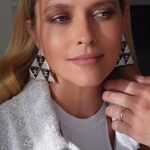 Teresa Palmer Instagram – T E R E S A • P A L M E R 🇦🇺
Hazy taupe shimmering champagne tones with sunkissed golden skin on #teresapalmer for the premiere of #thefallguy tonight in LA ✨
Style @annabelleharron @chanelofficial
Hair @hairbyjohnd
Makeup by me #jobakermakeupartist using @platedskinscience on skin … @welovecoco @chanel.beauty on eyes and lips with some #tarantulash mascara @bakeupbeauty with some gorgeous @victoriabeckhambeauty pearlescent cream hilighter on cheek bones , eye lids and bridge of nose for a supreme lux sheen of gorgeousness !! ✨
#makeup #makeupartist #beauty #ozzy #style #makeuptutorial #makeupreels #makeupaddict #makeuplover #sunkissed #golden #beauty #beautybloggers #makeuplook #welovecoco #makeuptransformation #makeupartistsworldwide