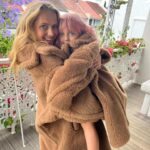 Teresa Palmer Instagram – Cosy cuddles ✨ Celebrating ten years of the iconic Teddy Coat with my mini me. 
@maxmara #MaxMara #TeddyTen #noaninalsharmedinthemaking