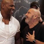 Terry Crews Instagram – Sim! É ele mesmo comendo o famoso sanduíche de mortadela do Mercadão! 🤩

Nosso eterno Latrell e Julius!

Thank you for coming, @terrycrews!
And when will you come here, @thevincentmartella?

Se o Terry não resistiu, ninguém pode deixar de comer o sanduíche do mortadela do @bardomane!

#Mercadao #MercadaoSP #TerryCrews