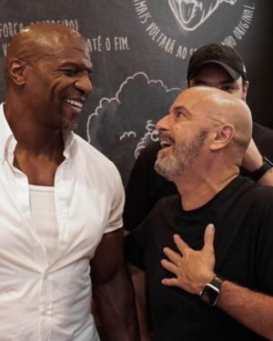 Terry Crews Instagram - Sim! É ele mesmo comendo o famoso sanduíche de mortadela do Mercadão! 🤩

Nosso eterno Latrell e Julius!

Thank you for coming, @terrycrews!
And when will you come here, @thevincentmartella?

Se o Terry não resistiu, ninguém pode deixar de comer o sanduíche do mortadela do @bardomane!

#Mercadao #MercadaoSP #TerryCrews