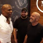 Terry Crews Instagram – Sim! É ele mesmo comendo o famoso sanduíche de mortadela do Mercadão! 🤩

Nosso eterno Latrell e Julius!

Thank you for coming, @terrycrews!
And when will you come here, @thevincentmartella?

Se o Terry não resistiu, ninguém pode deixar de comer o sanduíche do mortadela do @bardomane!

#Mercadao #MercadaoSP #TerryCrews
