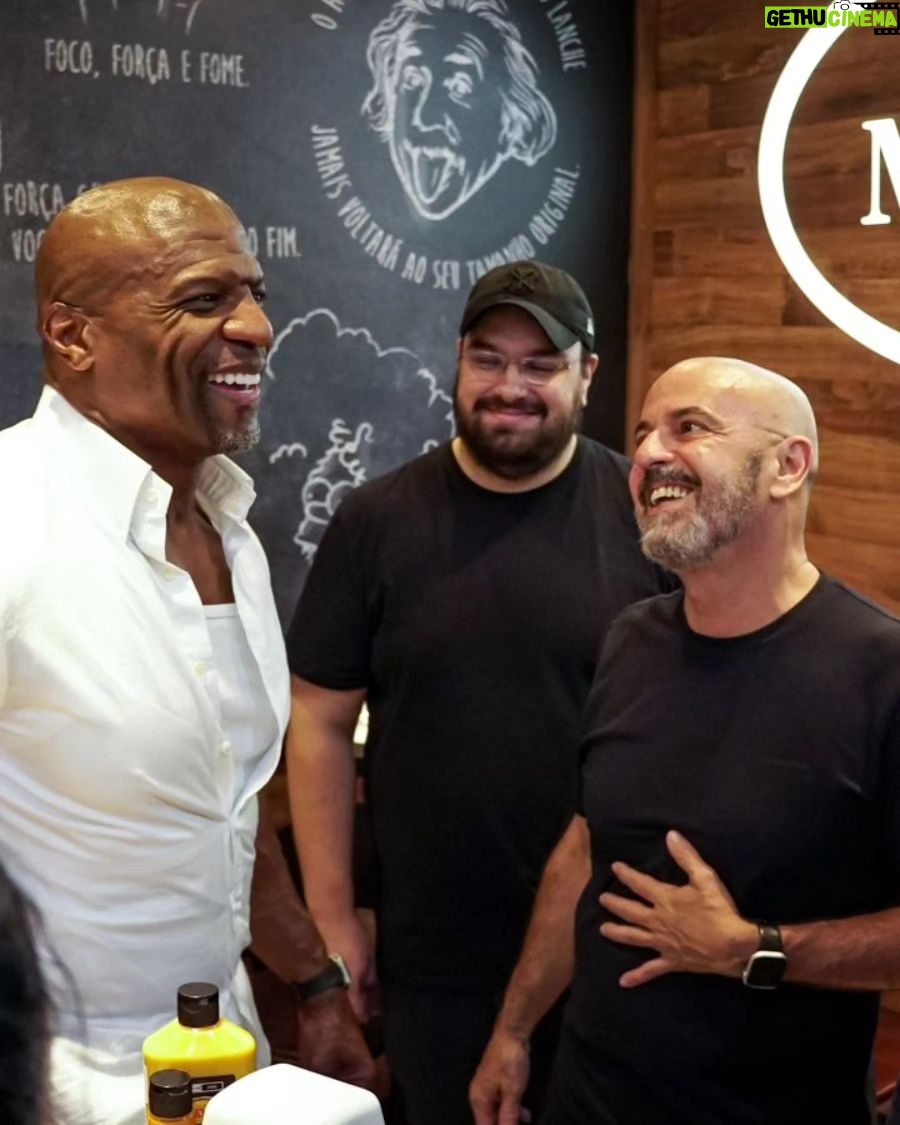 Terry Crews - 160.1K Likes - Sim! É ele mesmo comendo o famoso sanduíche de mortadela do Mercadão! 🤩
Nosso eterno Latrell e Julius!
Thank you for coming, @terrycrews!
And when will you come here, @thevincentmartella?
Se o Terry não resistiu, ninguém pode deixar de comer o sanduíche do mortadela do @bardomane!
#Mercadao #MercadaoSP #TerryCrews