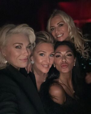 Tess Daly Instagram - Girl gang 💖✨thank you @michaelbonsor @rosewoodhotels for the most wonderful evening 🍸