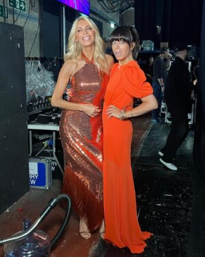 Tess Daly Instagram - Tonight our couples dance for their place in the quarter final! 😧 see you soon @bbcstrictly 🧡

Hair @christianvermaak, makeup @aimeeadamsmakeup, styling @jamesyardley