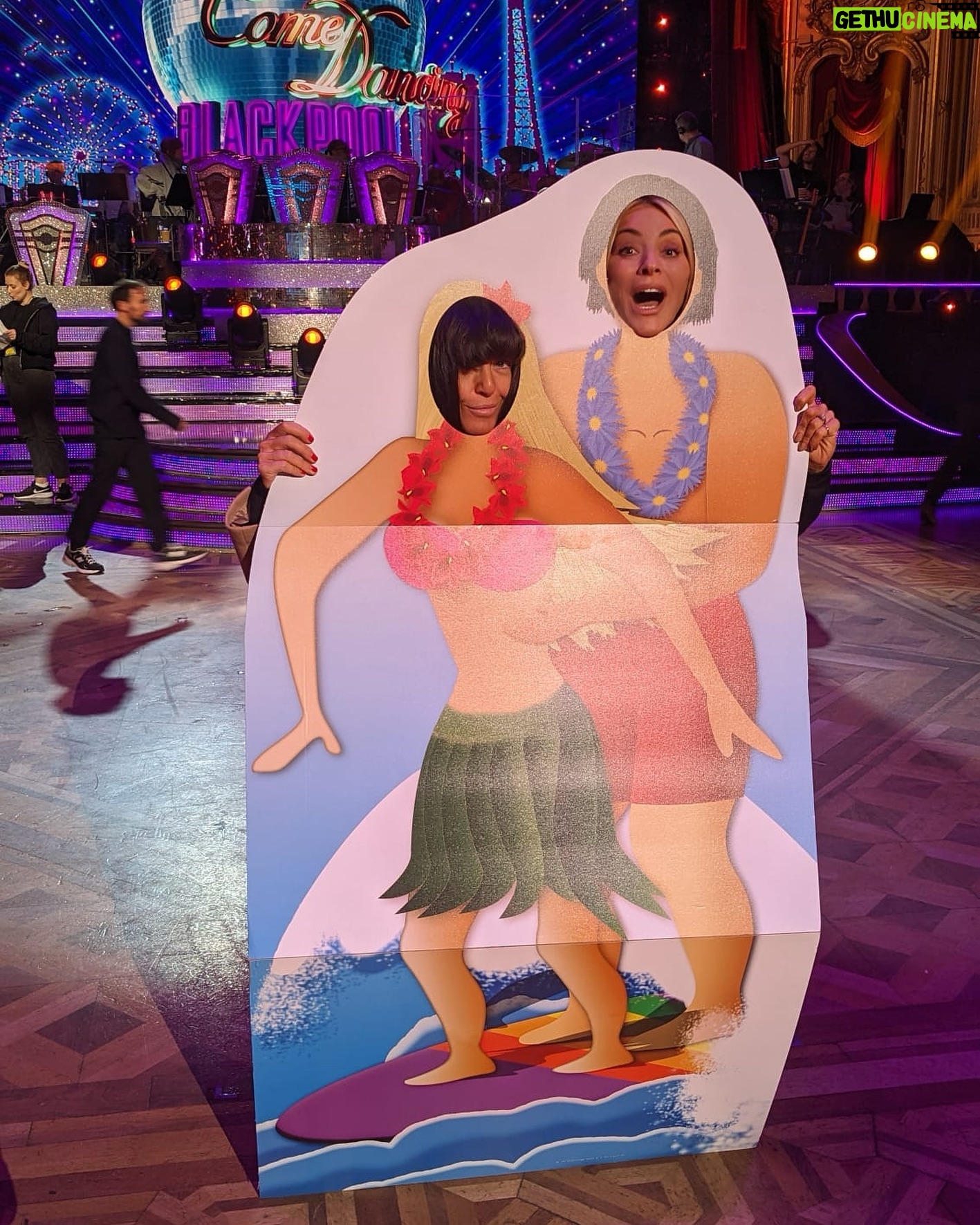Tess Daly Instagram - Blackpool we’ve missed you! @claudiawinkle @bbcstrictly ✨🪩