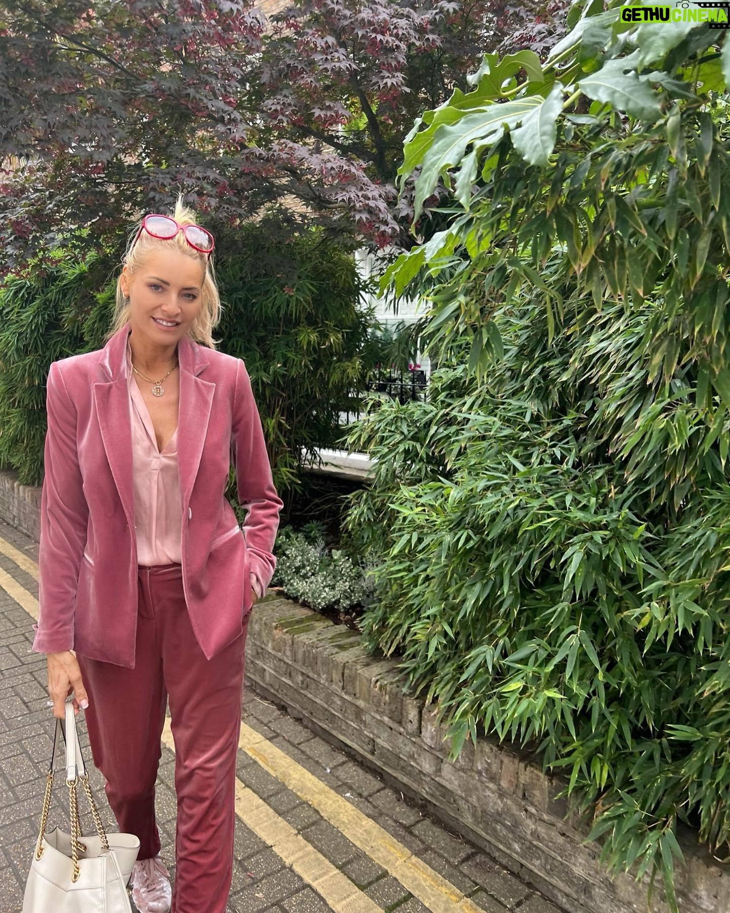 Tess Daly Instagram - Brightening up Monday with a splash of pink from my @officialbiba collection 💕 #ad