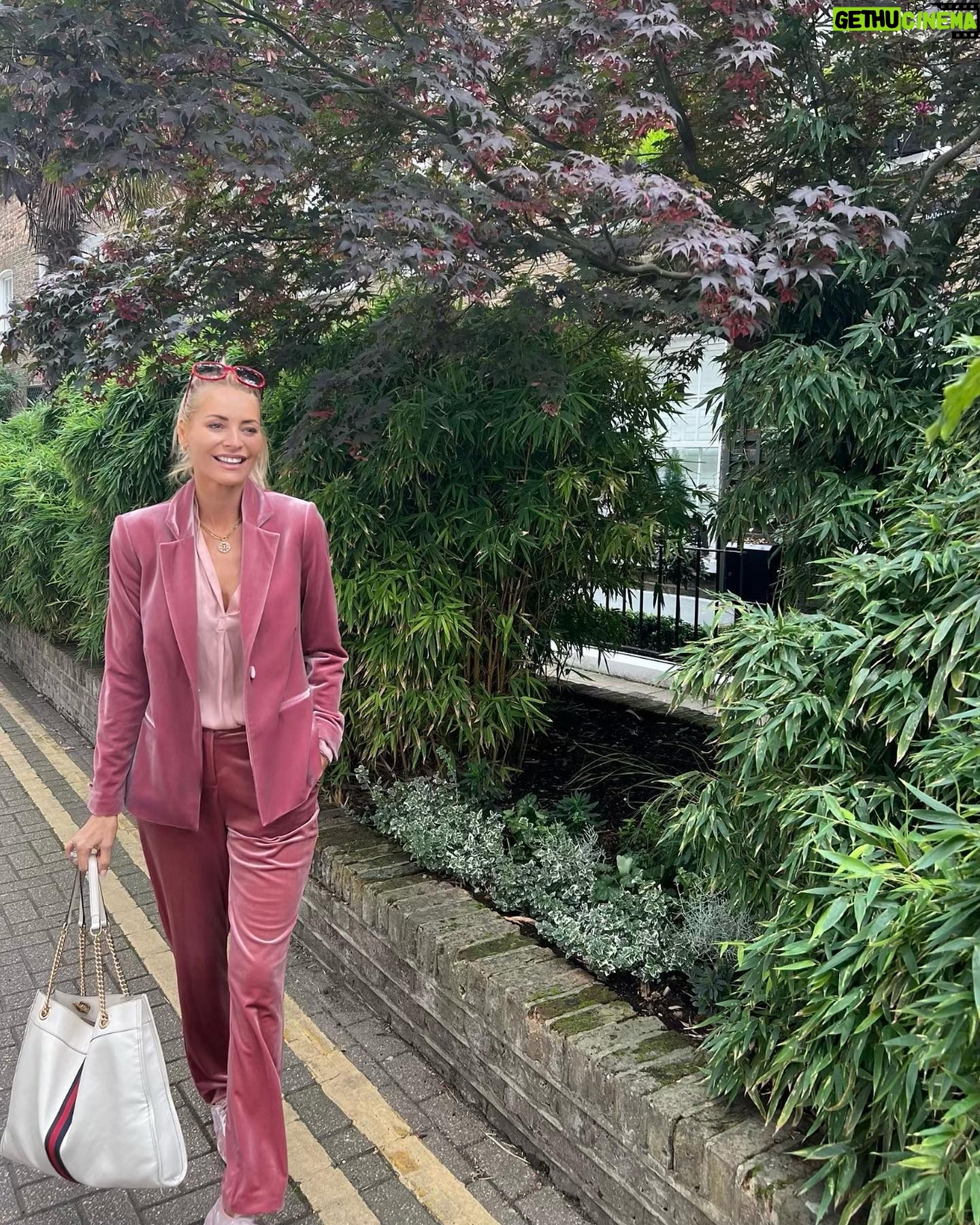 Tess Daly Instagram - Brightening up Monday with a splash of pink from my @officialbiba collection 💕 #ad