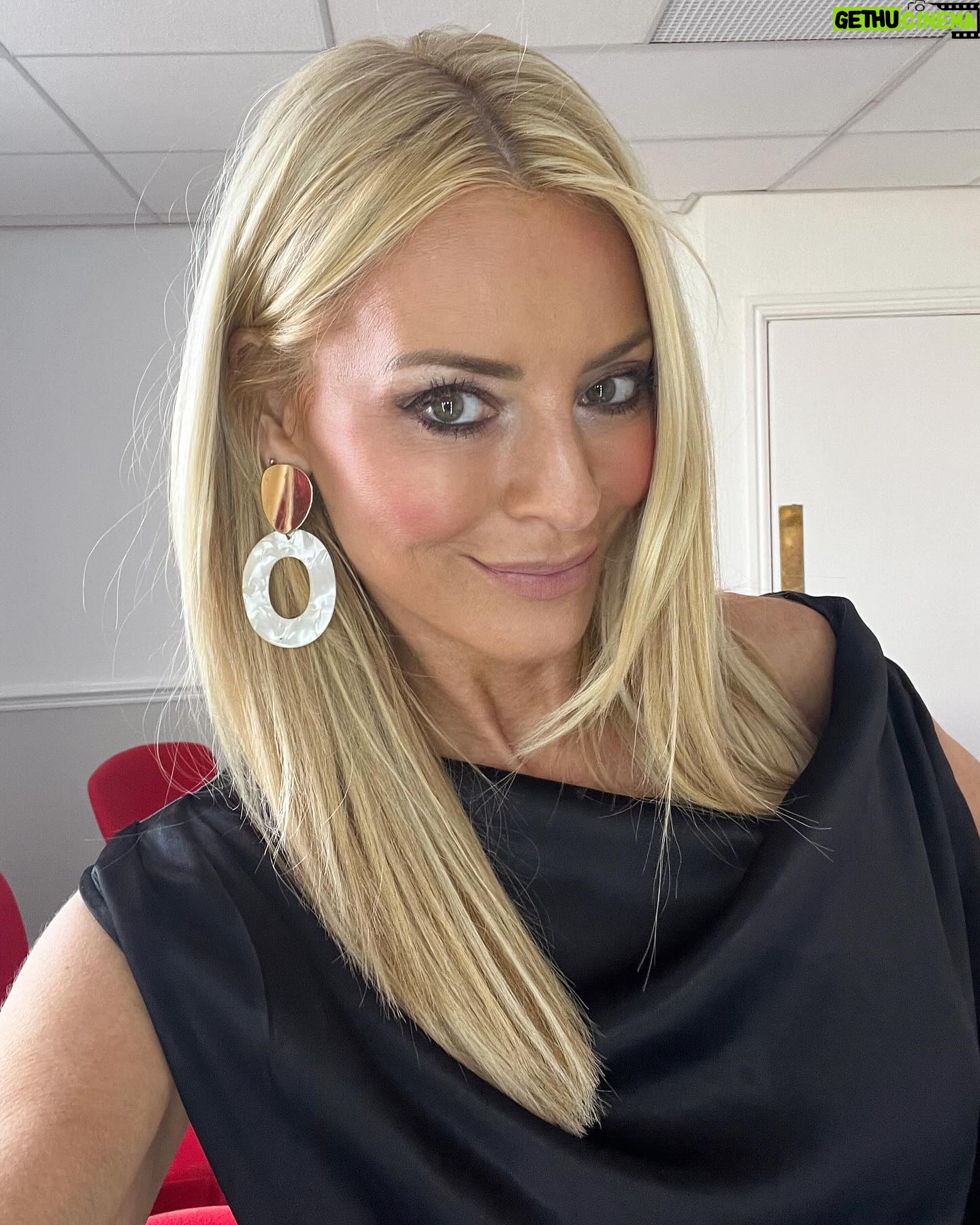 Tess Daly Instagram - Honoured to take part in the Federation of Small Business Awards 50th anniversary celebrations last night β¨ as a small business owner myself it was hugely inspiring to be in a room with some of the best innovators in the business π