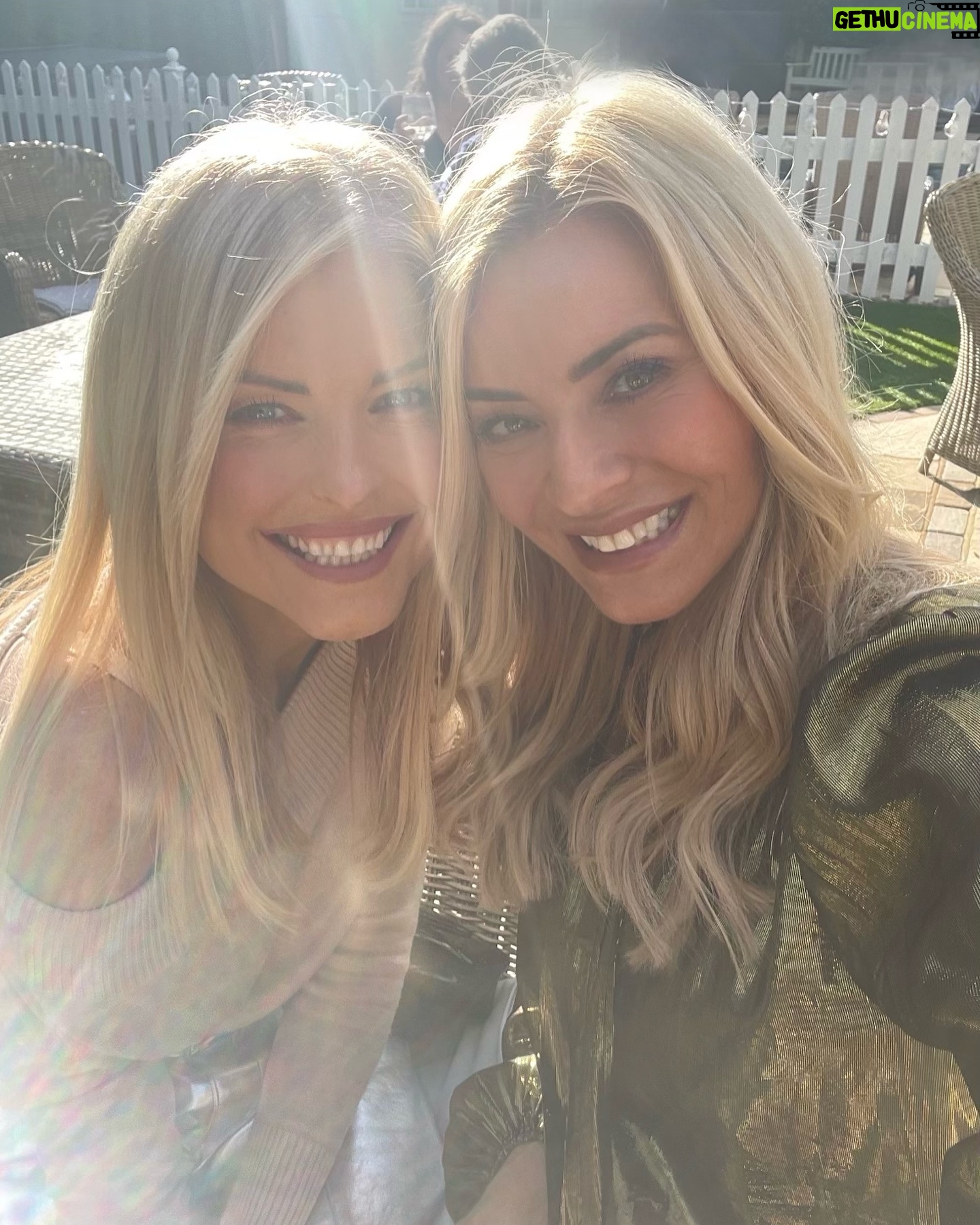 Tess Daly Instagram - Stealing a little sunshine; weekends with @gayle_x_ & friends✨