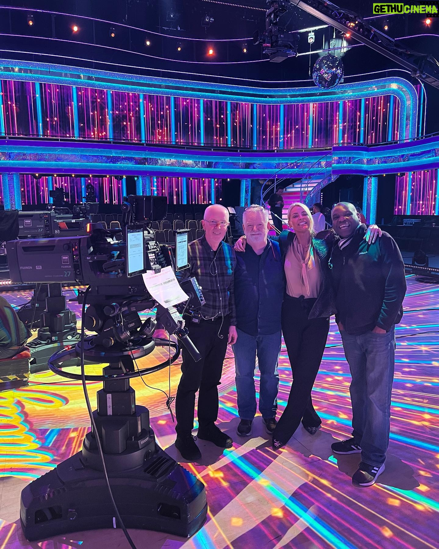 Tess Daly Instagram - A little moment for the team in Fridays rehearsals! 🙌 the crew work SO hard on @bbcstrictly and to produce a live show every week and so seamlessly is an art! Always appreciate how much effort all of the crew put in for us! BTW, this weeks show is going to be good one 😍