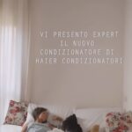 Tess Masazza Instagram - Dovete sapere che Zoé, la mia carlina, è particolarmente delicata, esigente, rompiscatole, sensibile...ah si giusto anche viziata. Da quando è arrivato Expert, il nuovo condizionatore di Haier Condizionatori, finalmente dorme bene e profondamente...e riesce COMUNQUE a rompere le scatole anche nel sonno. @haiercondizionatori #haiercondizionatori #expertanimaverde #adv