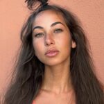 Tess Masazza Instagram - Foto profilo summer edition 👌🏝️🏄🏽‍♀️ #summer #bangs #beautytips #estate