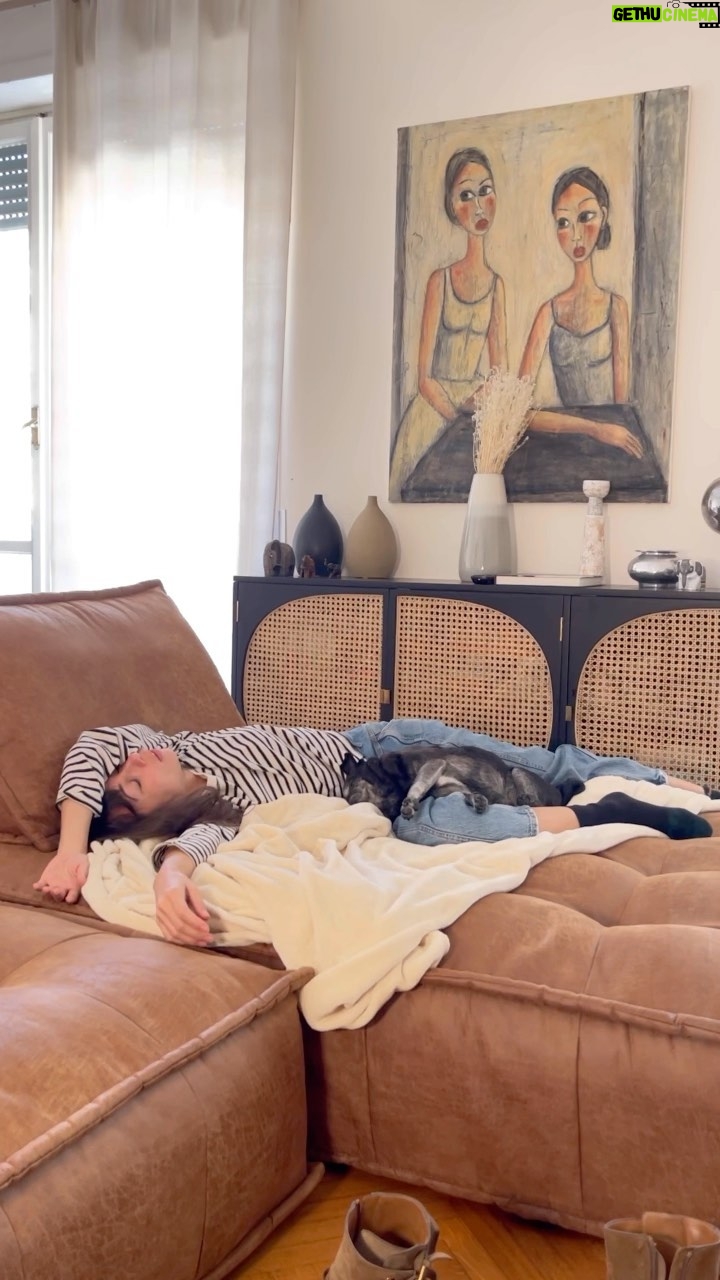 Tess Masazza - 16.1K Likes - āMi sdraio solo un attimoā
#sweetsunday #pug