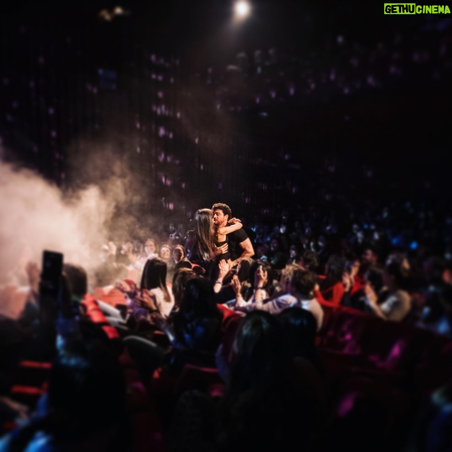 Tess Masazza Instagram - Stasera è l’ultima replica. Siamo al teatro San Babila di Milano...proprio dove abbiamo debuttato nel 2019. Sono commossa, felice, triste, emozionata, malinconica. Questo spettacolo è speciale e stasera sarà una serata indimenticabile. Vi aspettiamo (ci sono ancora biglietti se vi va!) 🥰💃🏻 Foto di @lucamarenda
