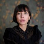 Tess Masazza Instagram – Sfruttando la mia carta da parati. 

#amelie #cartadaparati #shorthair #frenchbob