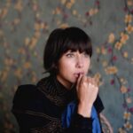 Tess Masazza Instagram – Sfruttando la mia carta da parati. 

#amelie #cartadaparati #shorthair #frenchbob