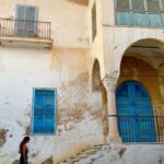 Tess Masazza Instagram - Sidi Bou Said 2023 vs 1991 Sono tornata nella piccola città dove ho vissuto per diversi anni della mia infanzia. Un piccolo gioiello vicino a Cartagine dove regna la pace e le strade profumano di gelsomino. Sono stati anni felici, tanto felici.