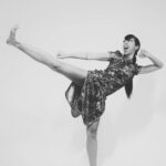 Tess Masazza Instagram - Everybody was KUNG FU DANCING! 🐼🖤 Foto di @lucia.iuorio Post by @luca.retouching MuA by @valentinaiuorio Presso @studio.lu_roma #kungfu #dancing #kungfupanda #shaolin #kungfugirl #vintage #brucelee #enterthedragon